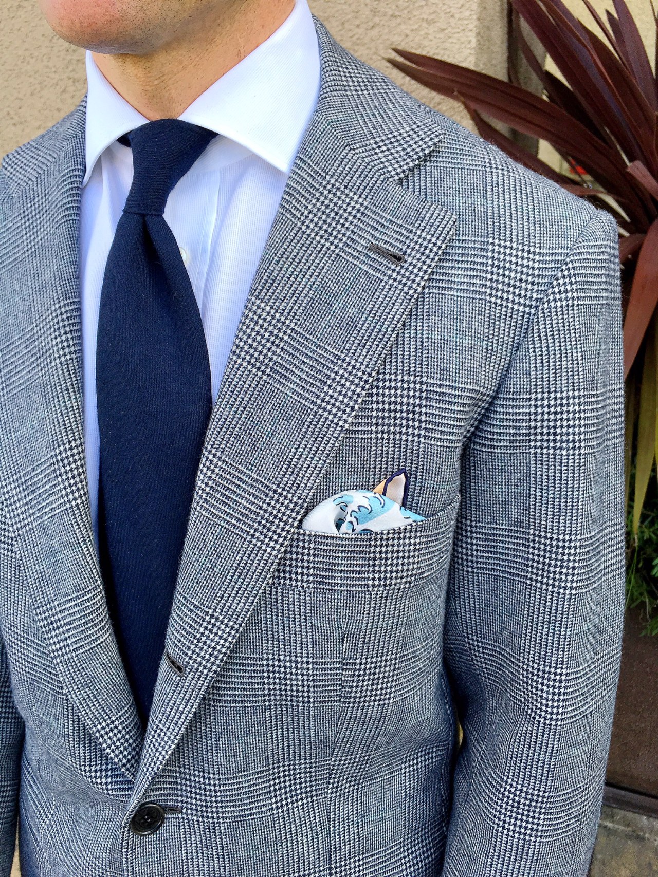 Not So Secret: A Solid Navy Tie Goes with Everything – Put This On